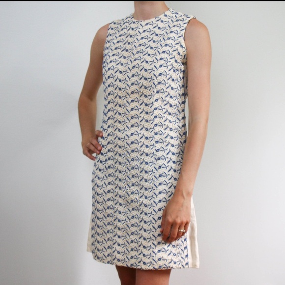 1960s Vintage Floral Eyelet Lace Overlay Shift Dress in White and Blue - Picture 1 of 6